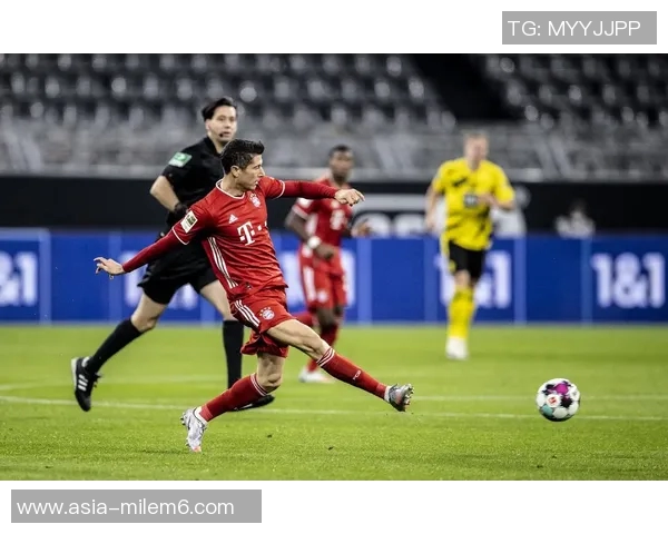 莱万回归旧主赛场引发拜仁球迷愤怒声讨称其忘恩负义